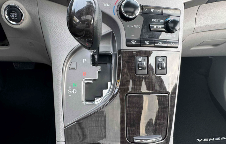 
								2015 Toyota Venza XLE full									