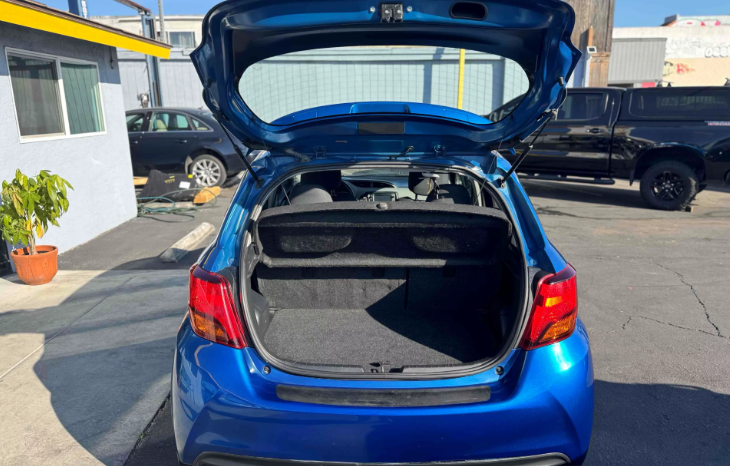 
								2017 Toyota Yaris LE full									