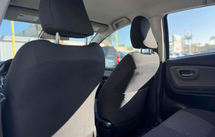 
								2017 Toyota Yaris LE full									