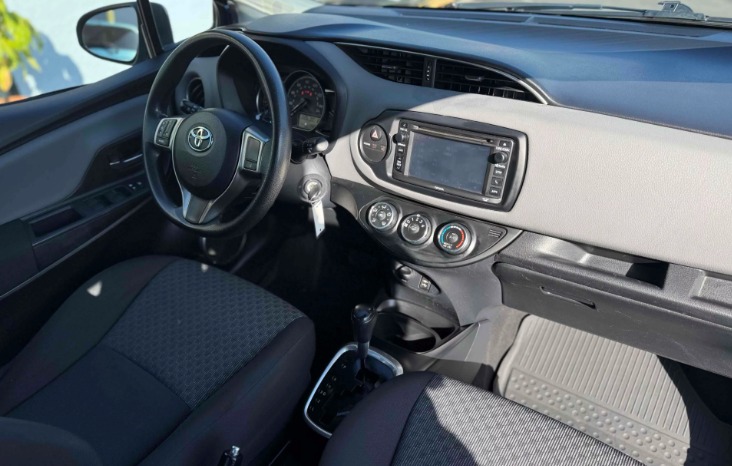 
								2017 Toyota Yaris LE full									