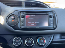 
										2017 Toyota Yaris LE full									