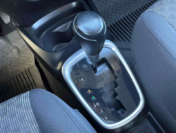 
										2017 Toyota Yaris LE full									