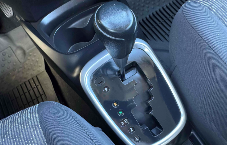 
								2017 Toyota Yaris LE full									