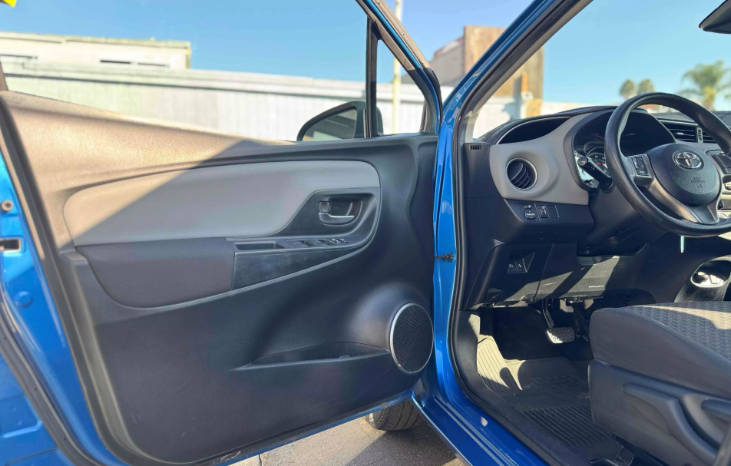 
								2017 Toyota Yaris LE full									