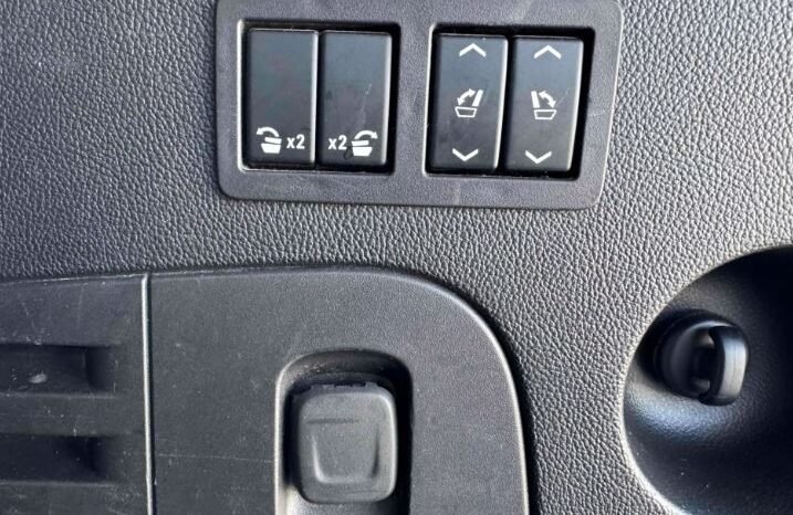 
								Used 2018 Chevrolet Suburban Premier full									