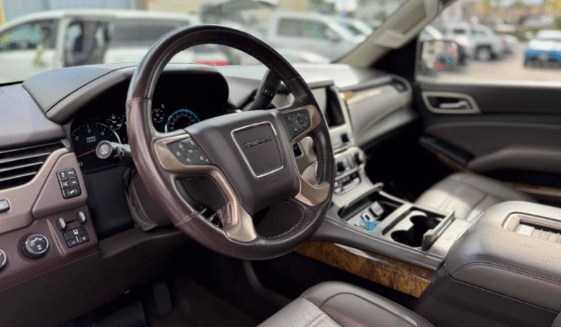 
								2017 GMC Yukon XL Denali full									