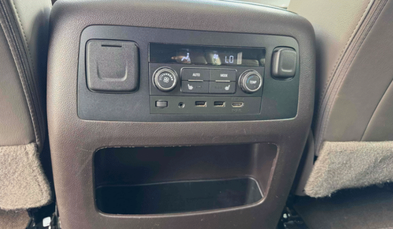 
								2017 GMC Yukon XL Denali full									