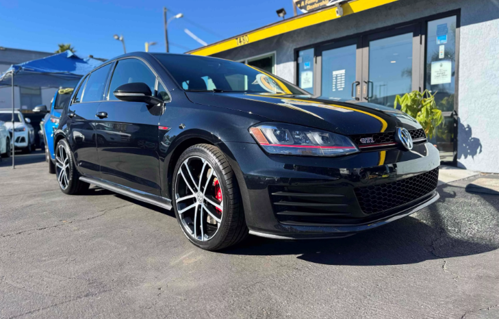 
								2017 Volkswagen Golf GTI SE full									