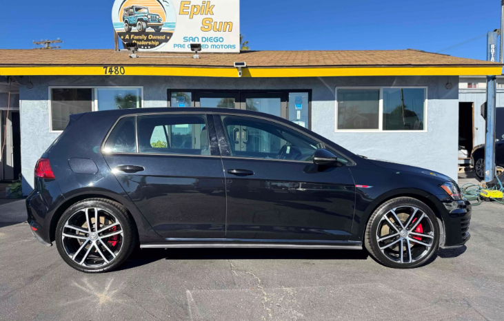 
								2017 Volkswagen Golf GTI SE full									