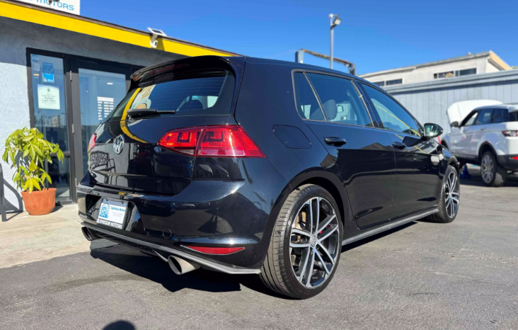 
								2017 Volkswagen Golf GTI SE full									