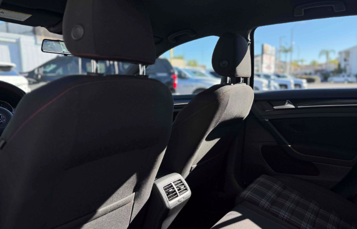 
								2017 Volkswagen Golf GTI SE full									