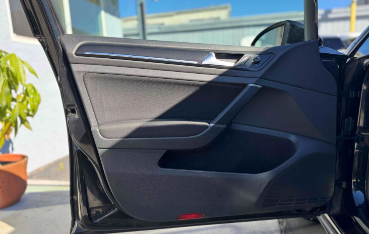 
								2017 Volkswagen Golf GTI SE full									