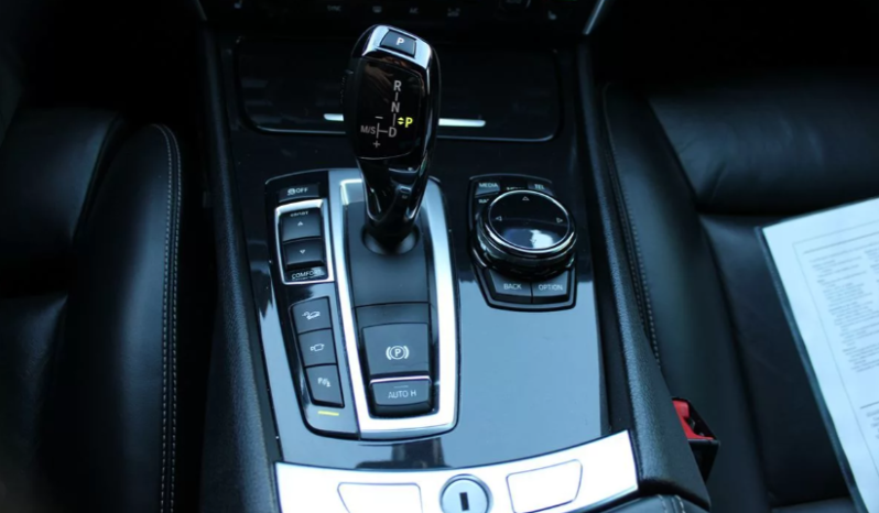 
								2015 BMW 550i xDrive Gran Turismo M Sport full									