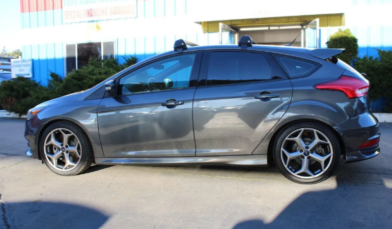 
								2018 Ford Focus ST full									