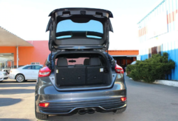 
										2018 Ford Focus ST full									