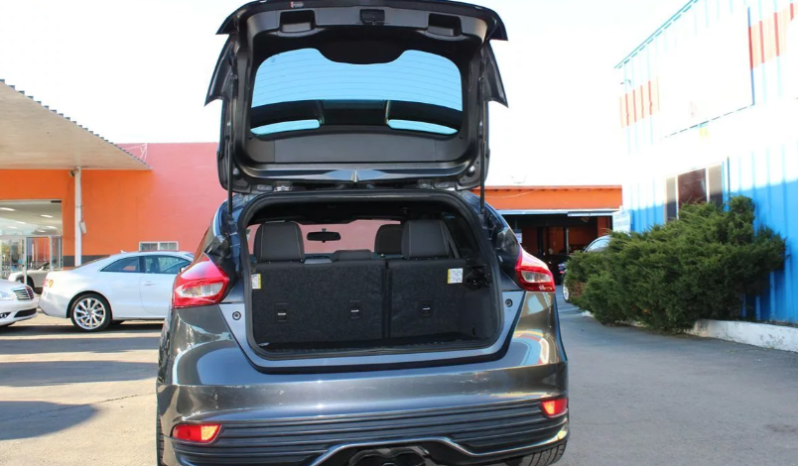 
								2018 Ford Focus ST full									