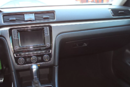 
										2018 Volkswagen Passat R-Line full									