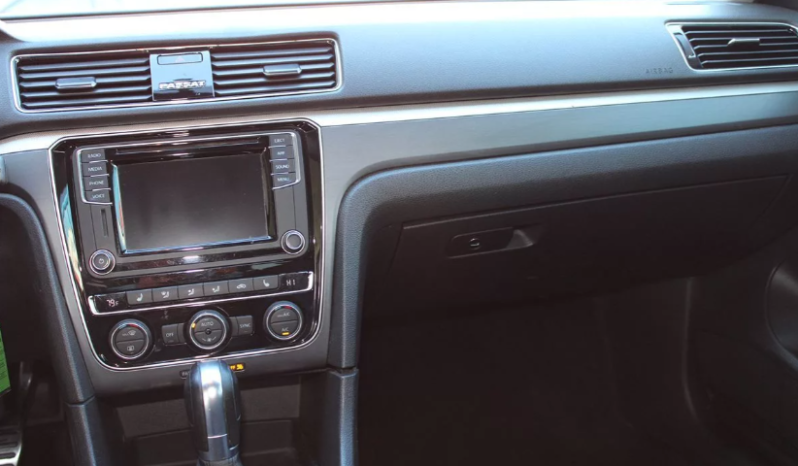 
								2018 Volkswagen Passat R-Line full									