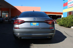 
										2018 Volkswagen Passat R-Line full									