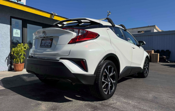 
								2019 Toyota C-HR XLE full									
