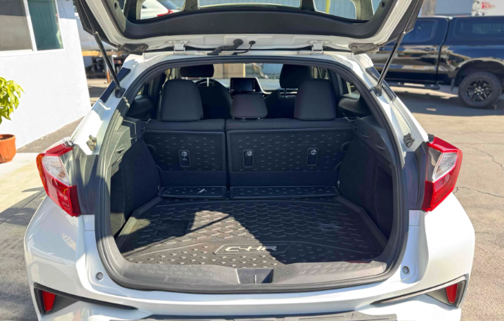 
								2019 Toyota C-HR XLE full									