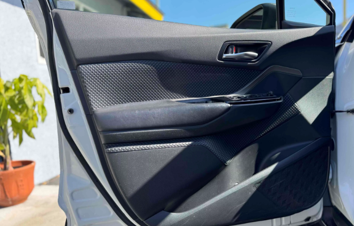 
								2019 Toyota C-HR XLE full									