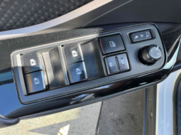 
										2019 Toyota C-HR XLE full									