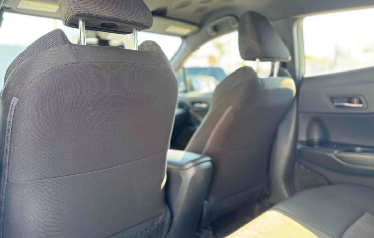 
								2019 Toyota C-HR XLE full									