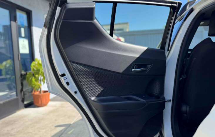 
								2019 Toyota C-HR XLE full									