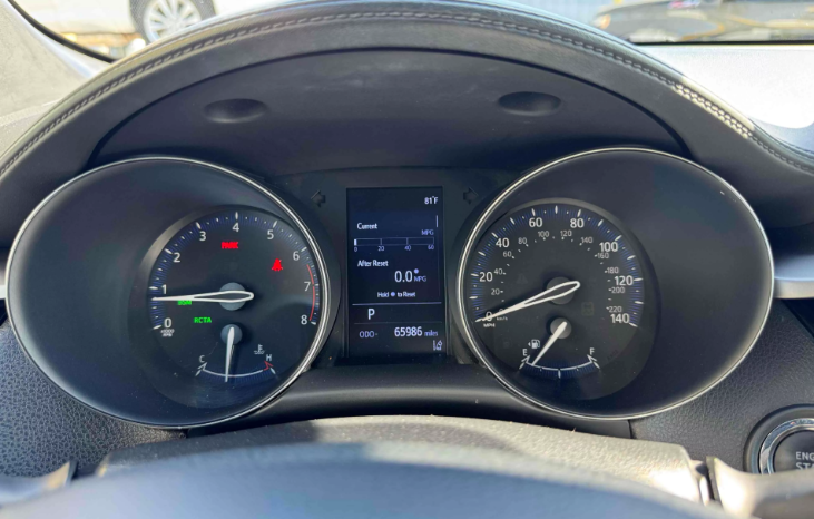 
								2019 Toyota C-HR XLE full									