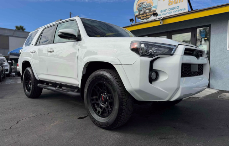
								2020 Toyota 4Runner SR5 Premium full									
