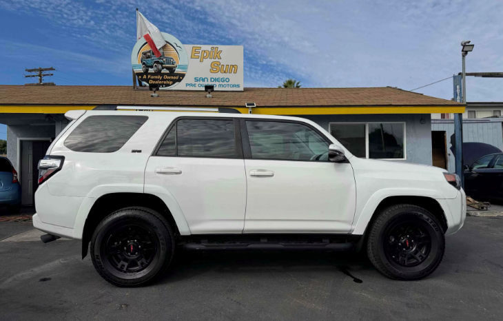 
								2020 Toyota 4Runner SR5 Premium full									