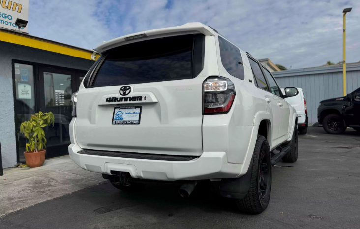 
								2020 Toyota 4Runner SR5 Premium full									