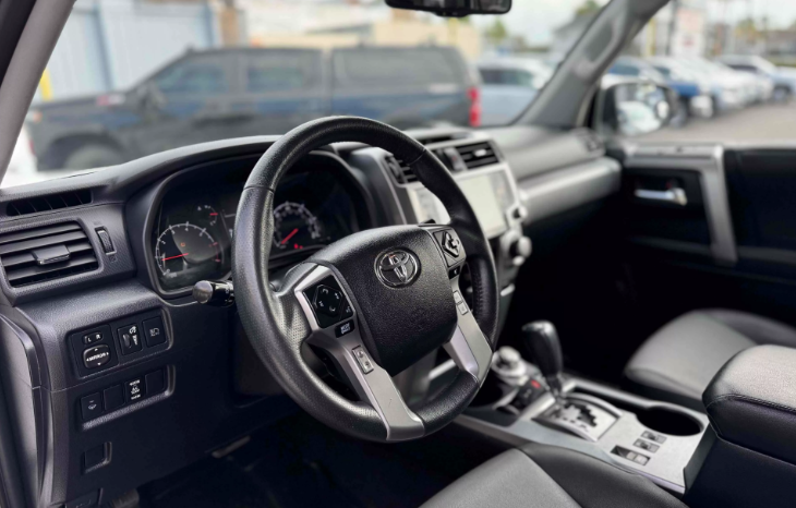 
								2020 Toyota 4Runner SR5 Premium full									