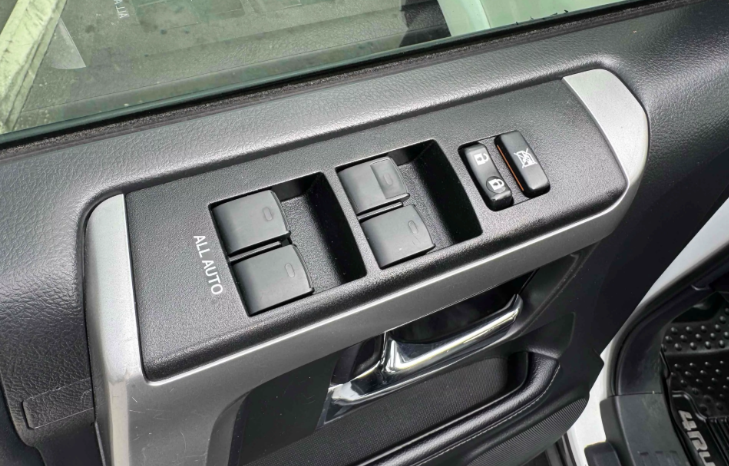 
								2020 Toyota 4Runner SR5 Premium full									