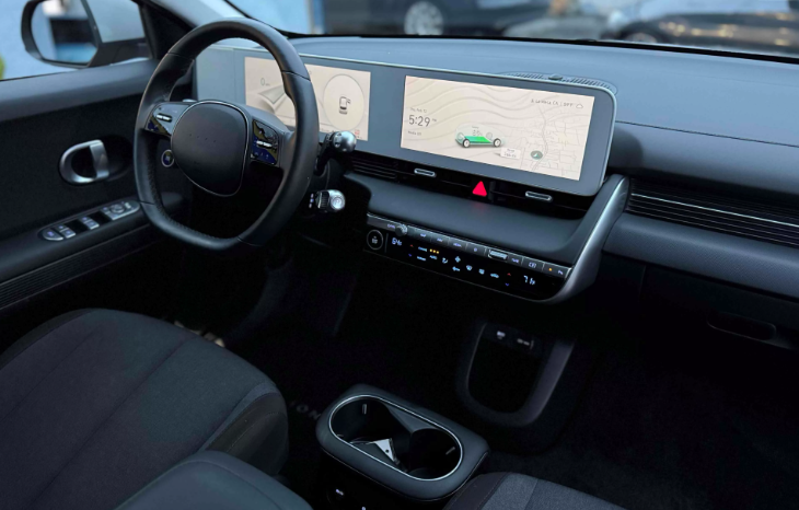 
								2024 Hyundai IONIQ 5 SEL full									