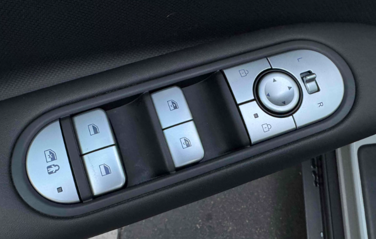 
								2024 Hyundai IONIQ 5 SEL full									